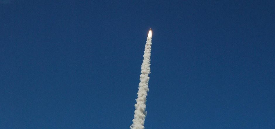 Space Shuttle Discovery lifts off (ESA)