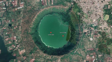Lonarkrateret i India. Kilde: Google Earth/Maxar Technologies